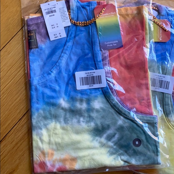 Abercrombie Multi Color Tie Dye 🌈 - Picture 4 of 5